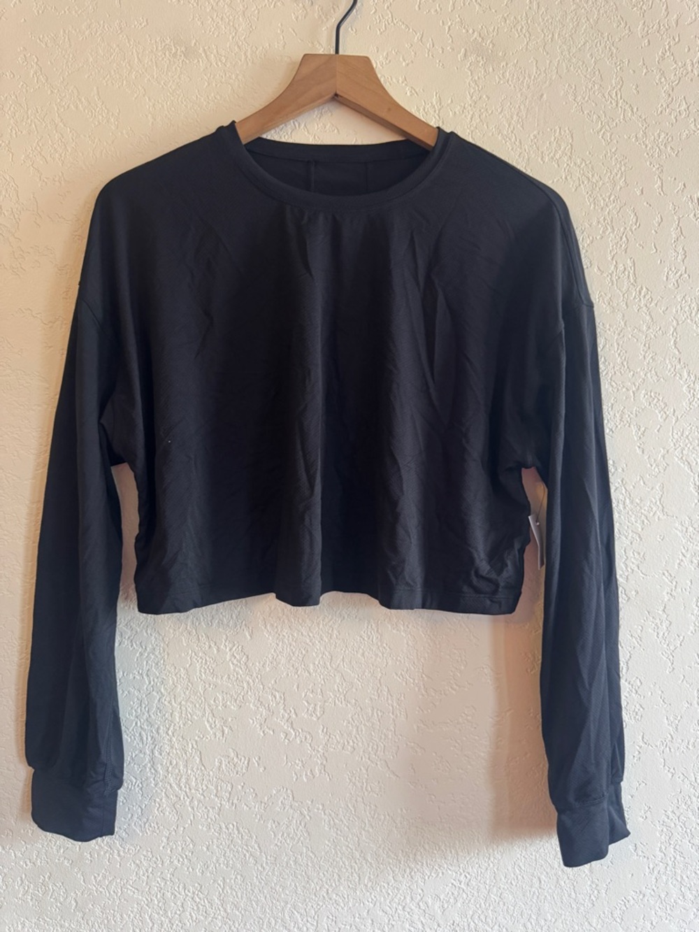 Black athletic long sleeve cropped top | L